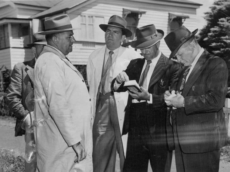 Police team investigating the murder of Betty Shanks, The Grange, Brisbane, September 1952. Detective Inspector Frank Bischof, Detective Bauer and Sergeant Mahoney at the scene. Queensland Newspapers Pty. Ltd. State Library of Queensland. Out of Copyright.